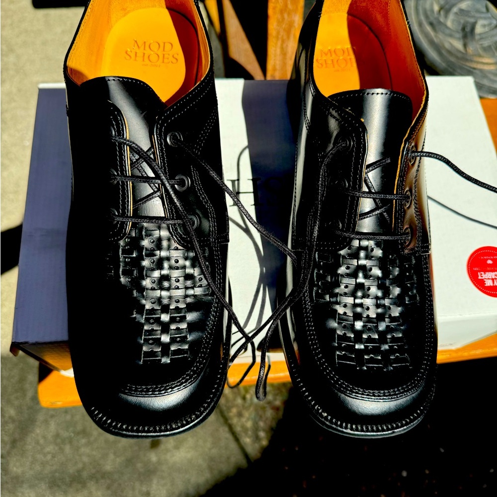 A pair of mod shoe, these are the Donna, beautiful pair made in Portugal.